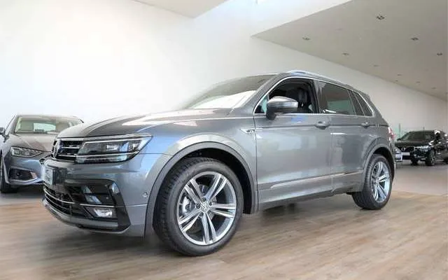 Volkswagen Tiguan 2.0TDI 150PK DSG*R-LINE*VELE OPTIES*AAN TOPPRIJS ! Image 3