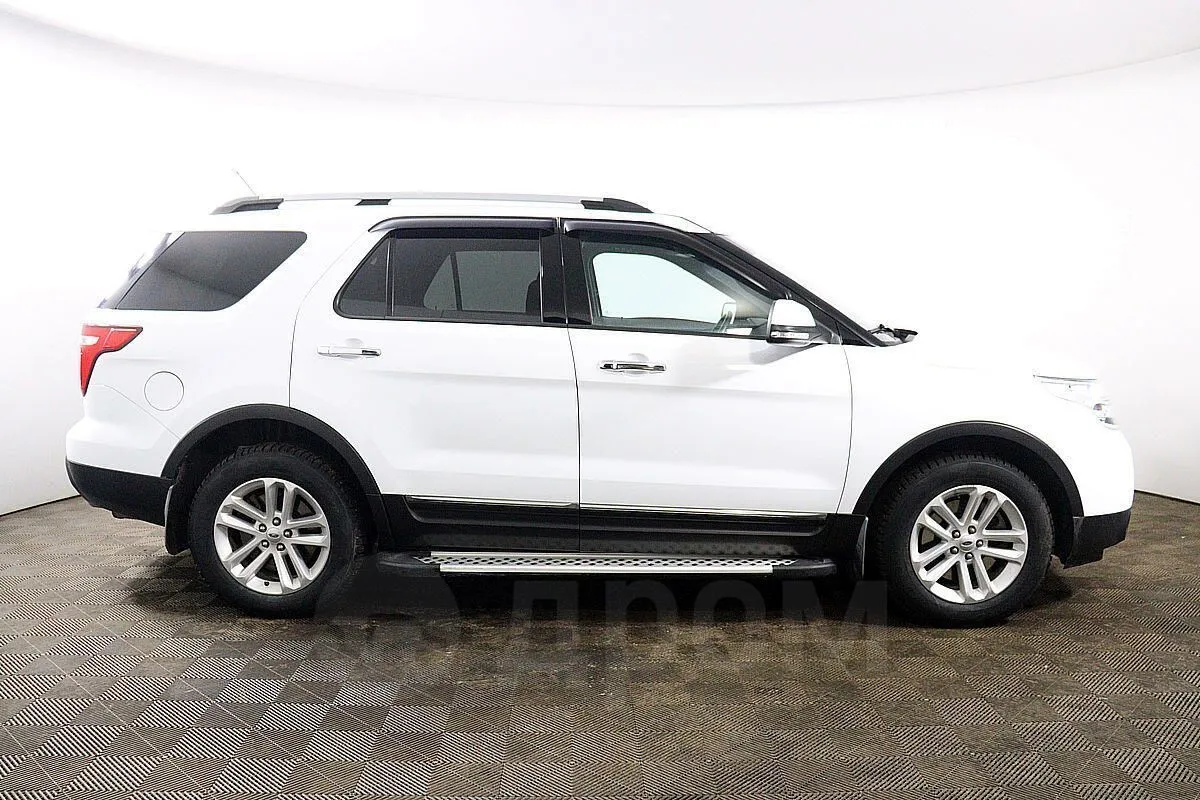 Ford Explorer Image 4